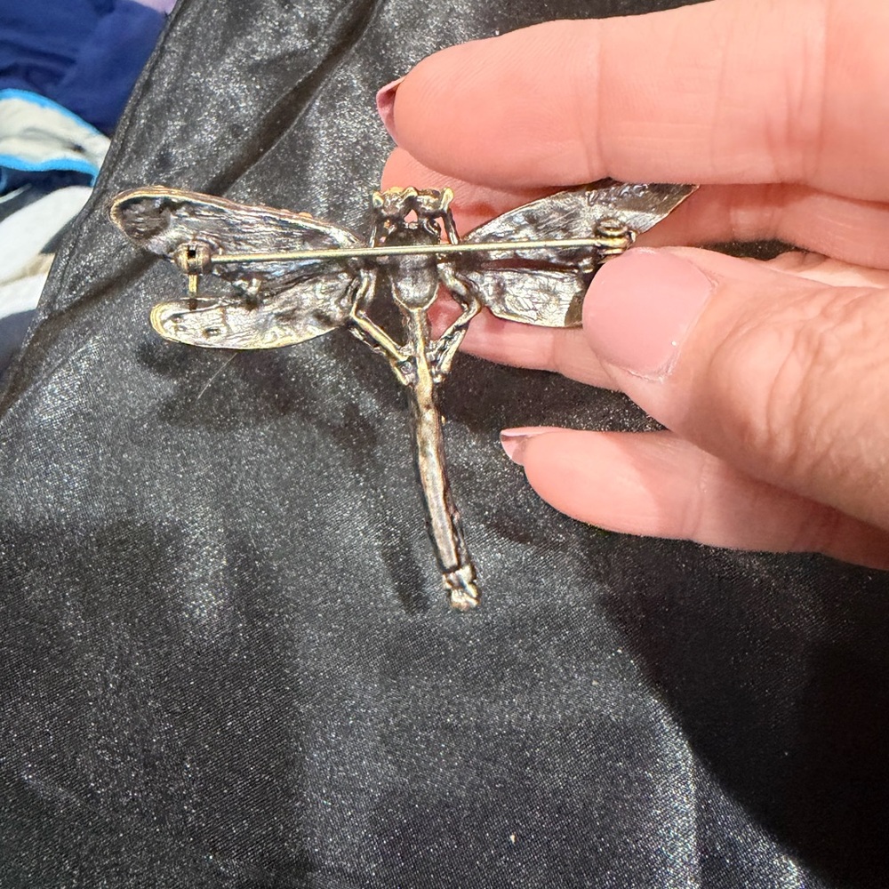 Green Crystal Dragonfly Brooch - Picture 5 of 5